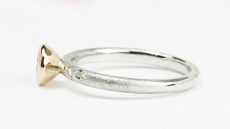 ラウンドブリリアントカット桜彫のリング [AH014sa]