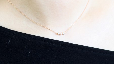 桜ピンクのラウンドブリリアンカットの3連プチネック [AH035sa]