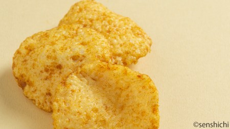 半熟カレーせん 1箱（12袋入）米菓 せんべい カレー味 お菓子 和菓子 菓子 おせんべい おやつ おつまみ 小分け [AO002sa]