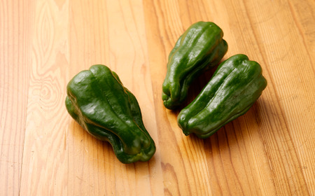 AY-2 丸ごと食べられる!波崎ジャンボピーマン 4kg(約70個入り) 野菜 やさい ピーマン おかず 炒め物 丸焼き 国産