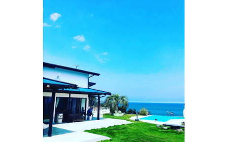 【秘境の楽園ココスハーバー】太平洋を一望できる1日1組様限定の海前リゾート（宿泊補助券5000円分）