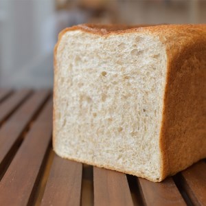【数量限定】全粒粉食パン1本（３斤分）【国産小麦粉、国産全粒粉】【卵、乳不使用】