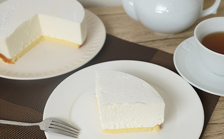 562 レアチーズケーキ 1個 直径15cm