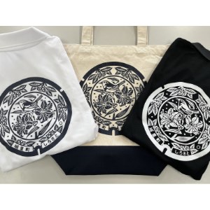【茨城県城里町】マンホールデザインポロシャツ(白・Sサイズ)・トートバッグセット【配送不可地域：離島】【1394787】