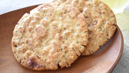 クセになるおいしさ【にんにく&とうがらしせんべい】 計28枚入り