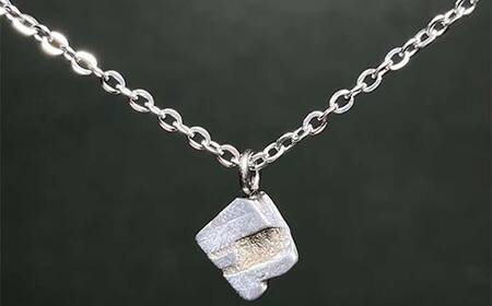 アルタイ隕石のネックレス F7Z-1326