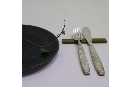 ALART〈アルアート〉　箸置き　DAN 団　６本２色組（グレー３本・オリーブ３本） テーブルウェア