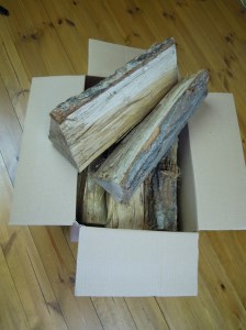 【2箱】ベストログこだわりの長時間よく燃える薪（マッキー君）　(1箱 約12kg～13kg程)