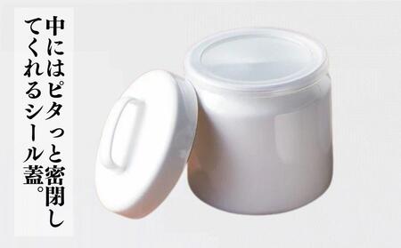 にちにち道具 ラウンドキャニスター Ｍサイズ 琺瑯でできた 円形のフタ付き 保存容器 00307557