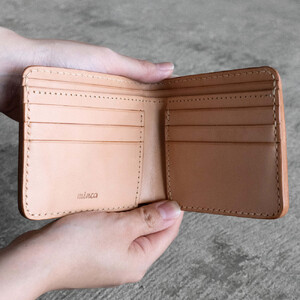 栃木レザー使用｜滑らか本革二つ折り財布｜Half wallet 01｜キャメル｜minca（全7色）