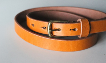 【minca】細幅20mmベルト/32インチ  栃木レザーの希少な「ハーネスレザー」使用の贅沢な1枚革のレザーベルト/キャメル/HL-B04/CAMEL【小物 ファッション 人気 おすすめ 】