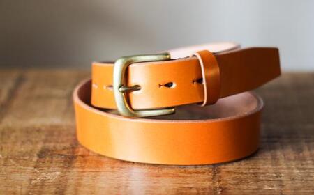 【美品】オレンジ レザー ベルト 装飾バックルc minca】幅35mmベルト/32インチ 栃木レザーの希少な「ハーネスレザー