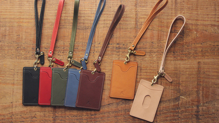 【minca】栃木レザーのストラップ付タテ型パスケース 定期入れ 職人の手仕事 パスホルダー01+ストラップS/タン(生成)　706【雑貨 日用品 人気 おすすめ 】