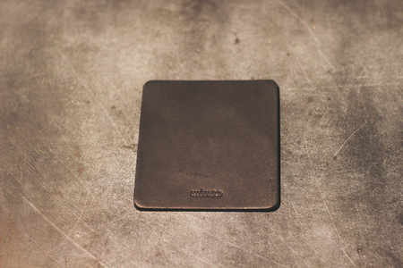 【minca】栃木レザーのコースター4枚セット  自宅、オフィス、キャンプシーンでのカフェタイムに/ブラック　667【日用品 人気 おすすめ 】