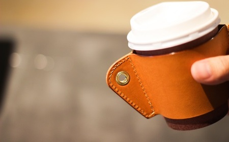 【minca】栃木レザーのカップスリーブSサイズ 自宅、オフィス、キャンプシーンでのカフェタイムに/オリーブ　660【日用品 人気 おすすめ 】