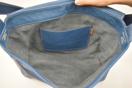 【minca】栃木レザーのショルダーバッグ01M 斜め掛け A4サイズ ソフトな手触り/Shoulder bag 01/M/レッド　538【かばん ファッション 人気 おすすめ 】