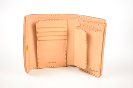 【minca】栃木レザーの三つ折り財布 ミドルサイズ ハンドステッチ滑らかな手触り/Middle wallet 01/タン(生成)　518【雑貨 ファッション 人気 おすすめ 】