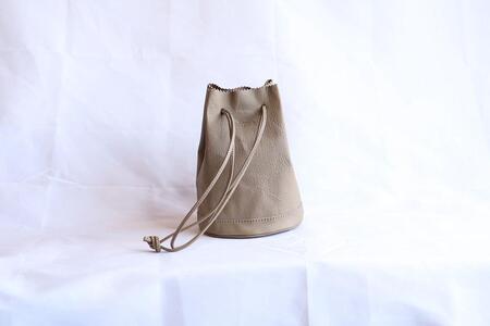 【レザー巾着】Drawstring bag カラー：Greige【かばん ファッション 人気 おすすめ 】