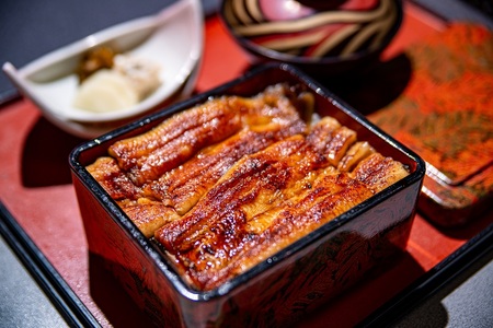 日本料理志ぶ家の うなぎ蒲焼き (タレ付き)