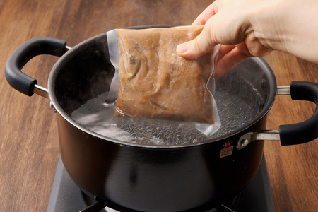 ムッシュー特製煮込み料理4種詰め合わせセット ns057-003 ビーフシチュー フリカッセ カレー 玉葱スープ 黒毛和牛 牛筋 コラーゲン レストラン お取り寄せ グルメ 惣菜 レトルト 詰め合わせ