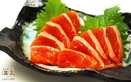 ＼配送月指定可／北海道産 サーモン お刺身用ブロック 1kg（100g×10P）　日本海 かもめ島海面養殖　純国産 ブランドサーモン『江さしっ子 繁虎』　衝撃の口どけ　とろける脂　生食可　冷凍　小分け　個包装 　トラウトサーモン　刺身　サーモンステーキ　カルパッチョ　海鮮　鮭　さけ　シャケ　しゃけ　さーもん