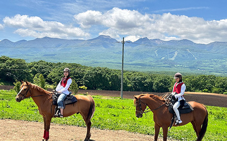 那須高原を馬とめぐる2時間のホーストレッキング 外乗ペア利用券【土日祝祭日大型連休中限定】チケット 利用券 ペア 体験 乗馬 初心者歓迎〔P-101〕