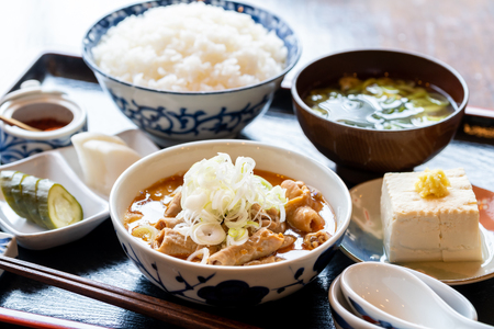 だるま食堂のもつ煮 たべきり４パックセット（普通味200g×2パック・中辛味200g×2パック）