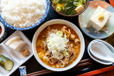 だるま食堂のもつ煮 たべきり４パックセット（普通味200g×2パック・中辛味200g×2パック）