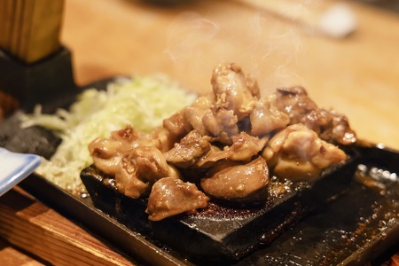 フルーツポークの豚ローススライス（1㎏）　豚肉　ぶたにく　ブタニク　人気　焼肉　肉料理　生姜焼き　みそ焼き　ヨーグルト　柔らかい　冷しゃぶ　フライ　カツ　北海道産