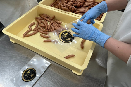 上ノ国ポークプレーンウインナー(90g×3パック) 豚肉 ぶたにく ソーセージ BBQ おいしい ジューシー 冷凍 お弁当 北海道産