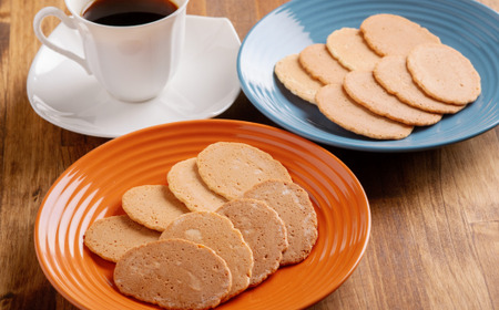 バター煎餅 4枚包み×16個・チーズ煎餅 4枚包み×16個 【 ふるさと納税 人気 おすすめ ランキング 北海道 室蘭 バター 煎餅 せんべい おかき チーズ ちーず 和菓子 菓子 セット 詰合せ ギフト プレゼント お土産 贈答用 自宅用 北海道 室蘭市 送料無料 】 MROT001