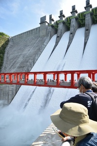 【令和8年5月23日(土)開催】八ッ場ダム点検大放流フェス2026 入場券 ３枚（駐車券・アガッタン乗車チケット(3人乗り)1枚付き） イベントチケット 八ッ場ダム 自転車型トロッコ セット販売