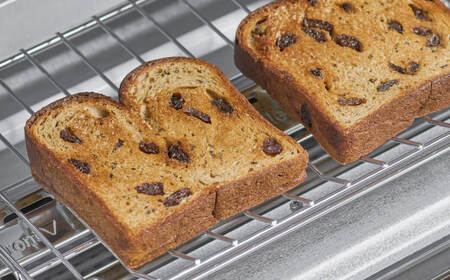 〈2ヵ月定期便〉BASE BREAD ミニ食パン・レーズン　12袋【11100-1295】