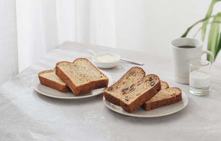 〈3ヵ月定期便〉BASE BREAD ミニ食パン・レーズン　12袋【11100-1305】