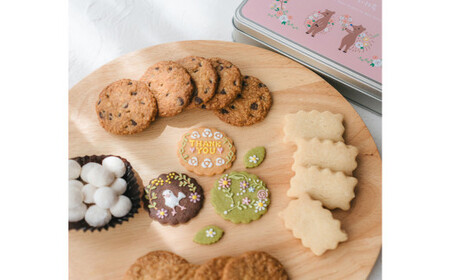 ちいさな窓のクッキー缶「ツルギーとリリスの恋ものがたり」　【11100-1369】