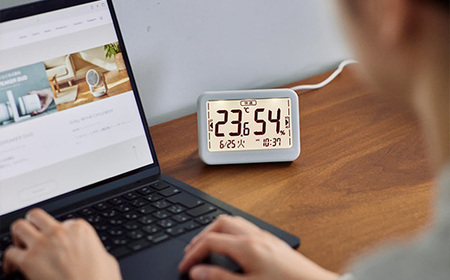 リズム 高精度デジタル温湿度計 COMFOMETER ライトグレー　【11100-1844】