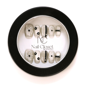 ネイルチップ　ミディアム【夜咲】Sサイズ　Antellijan大宮ネイルサロンのハンドメイド　M6-S　【11100-2143】