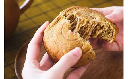 【定期便】〈3ヵ月定期便〉BASE BREAD 3種セット(ミニ食パン レーズン・さつまいも・ストロベリー)　 B35000018【11100-2276】