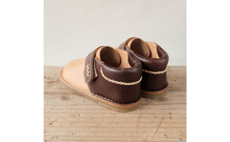 柔らかく履かせやすい本革製ベビーシューズ　焦茶