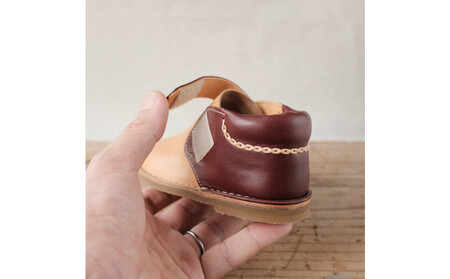 柔らかく履かせやすい本革製ベビーシューズ　ワイン