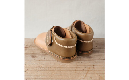 柔らかく履かせやすい本革製ベビーシューズ　グリーン