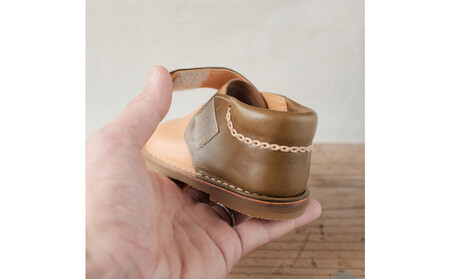 柔らかく履かせやすい本革製ベビーシューズ　グリーン