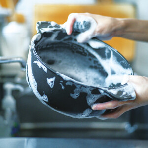 【ガス火専用】無水調理ができ、フタはフライパンになる アルミ鋳物鍋「味わい鍋」両手22cm 日本製【1137356】