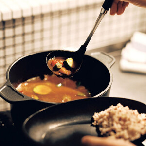 【ガス火専用】無水調理ができ、フタはフライパンになる アルミ鋳物鍋「味わい鍋」両手特深22cm【1137359】