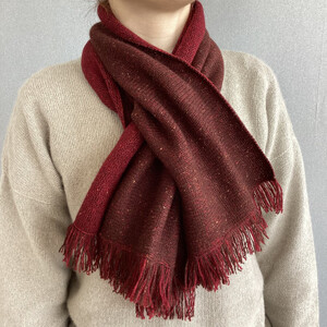 紡績会社の編立て職人によるカシミヤ100%フリンジミニマフラー(ブラウン×チェリー)【1341775】 10,360円