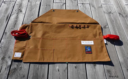 ツールロールエプロン(ヤマノススメ×P3-LABOコラボ)[52210797] ファッション TVアニメ 迷彩柄 アウトドア グッズ 刺繍 ワッペン ポケット 燃えにくい  カーキドラブ