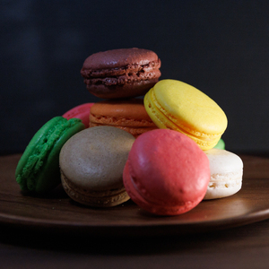 スイーツ マカロン 10個 ポムホッペ お菓子 デザート ギフト ショコラ チョコ チョコレート 塩 キャラメル フランボワーズ オレンジ パッション フルーツ ピスタチオ カフェ コーヒー カシス パティスリーポムホッペ  埼玉県 羽生市