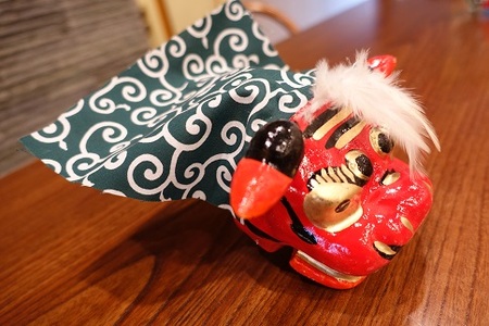 鴻巣の赤物】獅子頭 弓獅子》（幅12～奥行15cm）縁起物 お正月 玩具