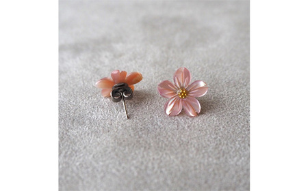 No.040-08 シェルのピアス 桜［ピンク］金属アレルギー対応 チタン製ピアス ハンドメイド