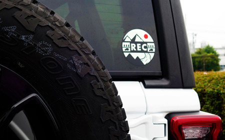 光るドラレコステッカー　アウトドアセット 2枚入り ドライブレコーダー ステッカー 防犯 車 煽り運転 抑止 蓄光 光る シール 車用